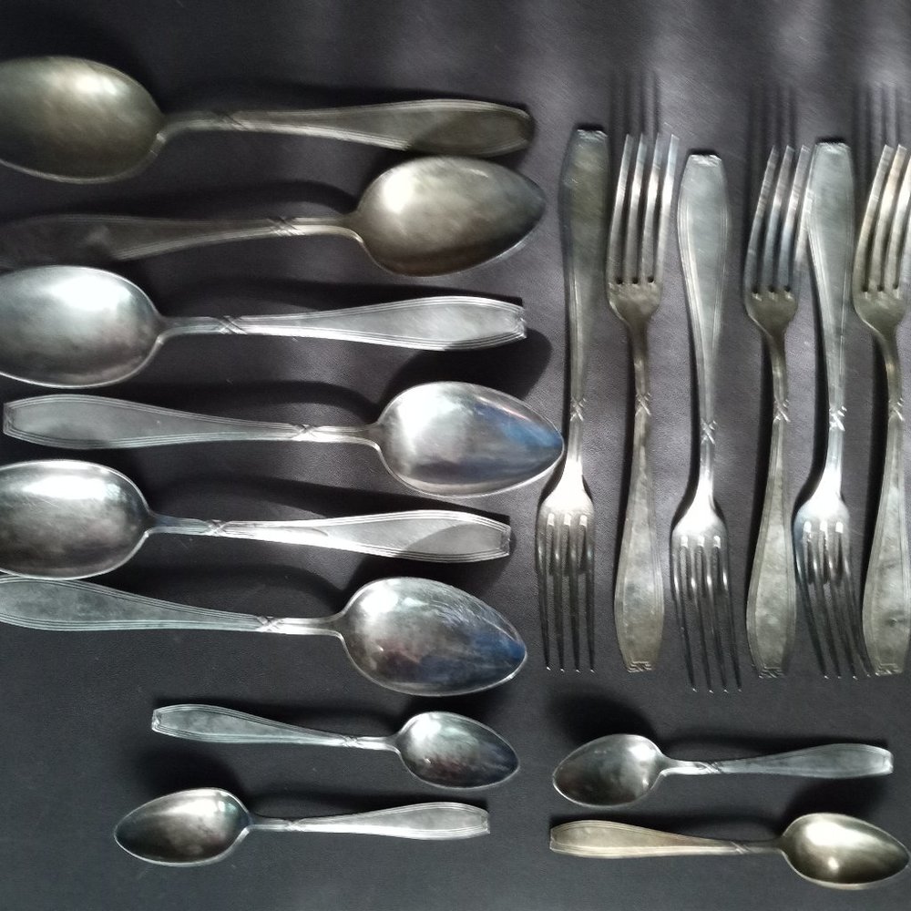 Set silverplated flatware silverware 6 table spoons, 6 forks 4 tea spoons